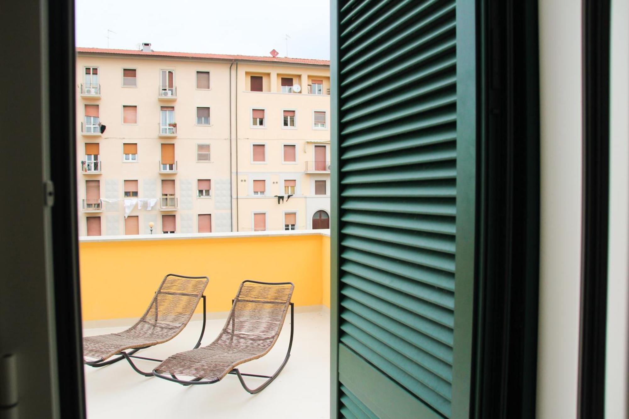 Waterfront Balcony I Grani 2 Resort Style Suite Livorno Exterior photo